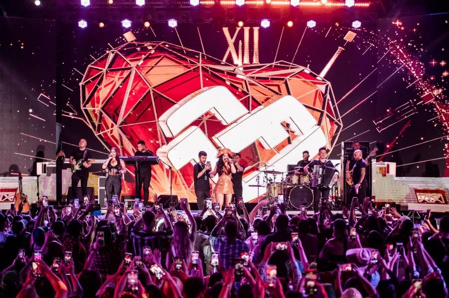 Após apresentações de Mari Fernandez e João Gomes, Maiara & Maraisa fazem show histórico com mais trÃªs horas de duração e cantam até o amanhecer