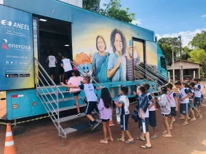 Projeto de EficiÃªncia Energética "ilumina" Paraíso do Tocantins com distribuição de lÃ¢mpadas, cinema, teatro e palestras nas escolas
