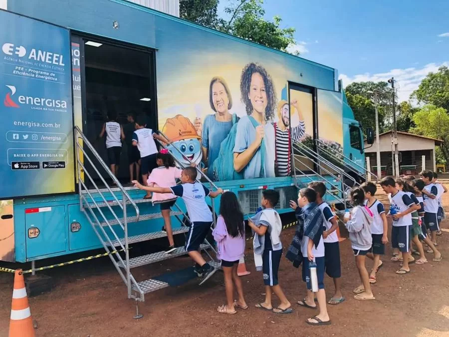 Projeto de EficiÃªncia Energética "ilumina" Paraíso do Tocantins com distribuição de lÃ¢mpadas, cinema, teatro e palestras nas escolas