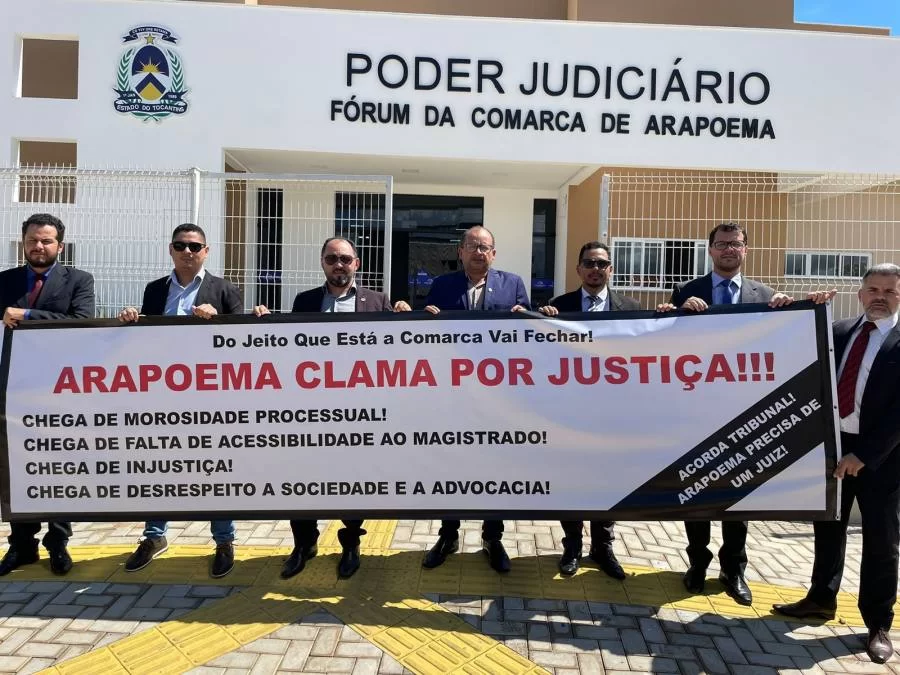 Advogados protestam em frente ao Fórum de Arapoema contra lentidão processual e injustiças