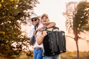 Tierry e Tarcísio do Acordeon unem as suas vozes em "Minha Vaquejada"