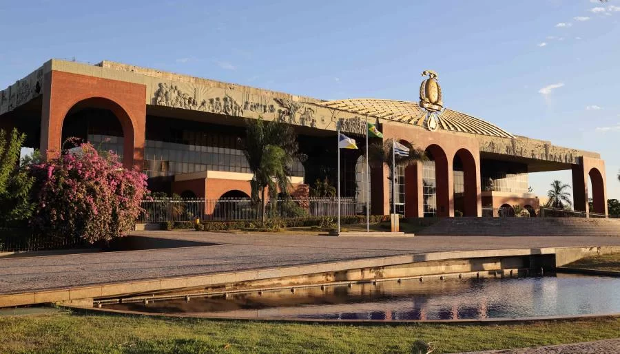 Governador sanciona auxílio alimentação para servidores que recebem até R$ 2.824,00