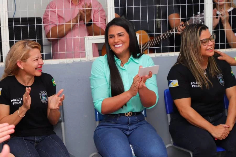 Ao lado reeducandas, primeira-dama Karynne Sotero realiza ação alusiva ao Dia Internacional da Mulher