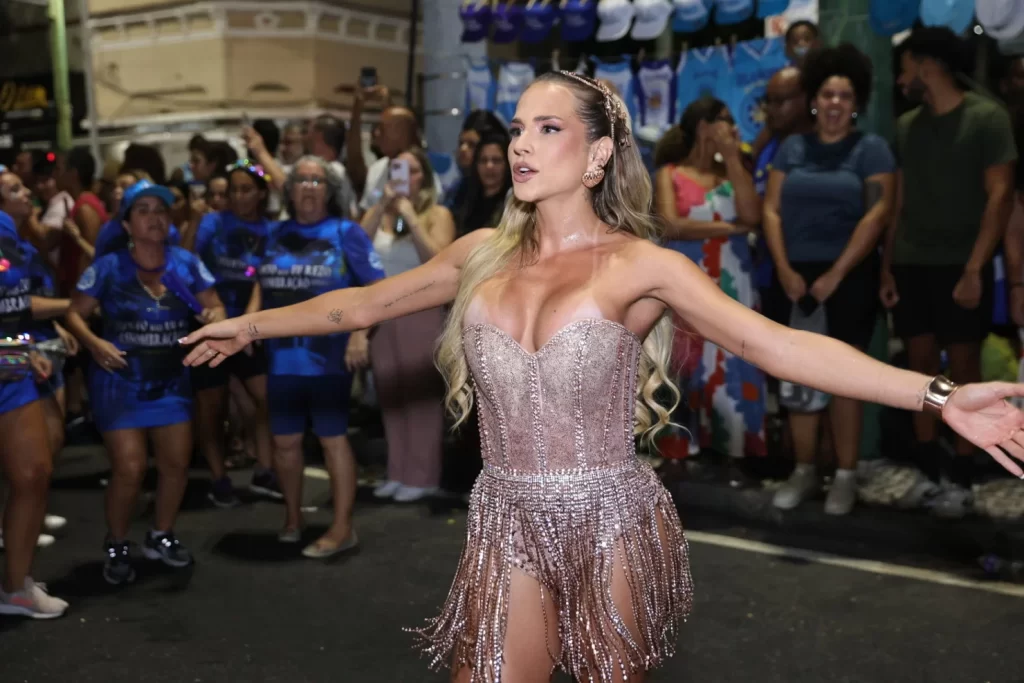 Gabi Martins e Luiza Caldi Transformam a Vila Isabel em Set Fotográfico