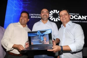 Ao lado de Wanderlei Barbosa, Jorge Frederico entrega 1000 notebooks para professores