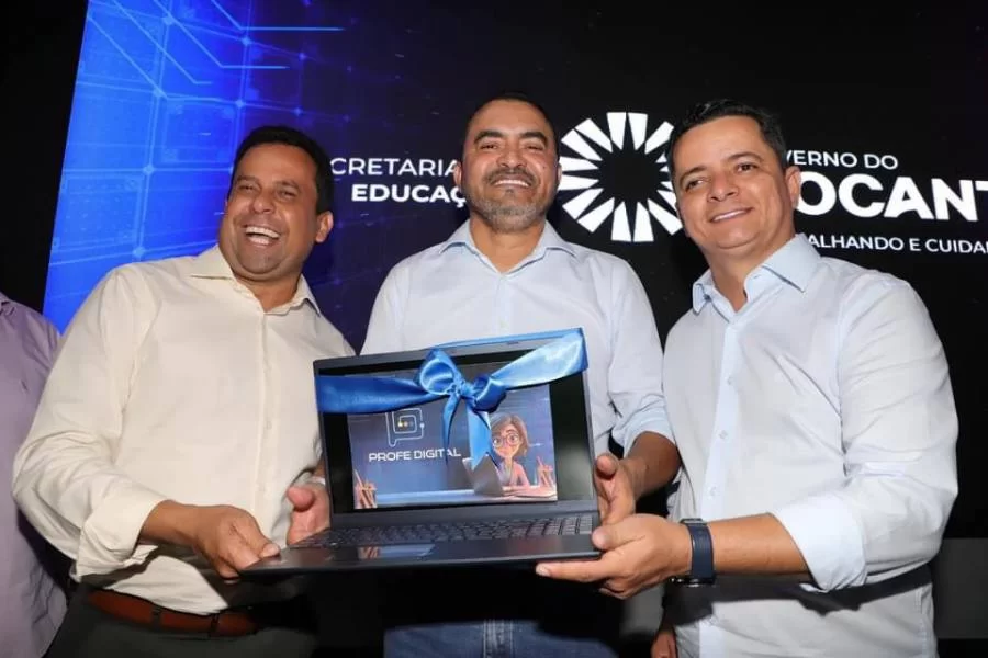 Ao lado de Wanderlei Barbosa, Jorge Frederico entrega 1000 notebooks para professores