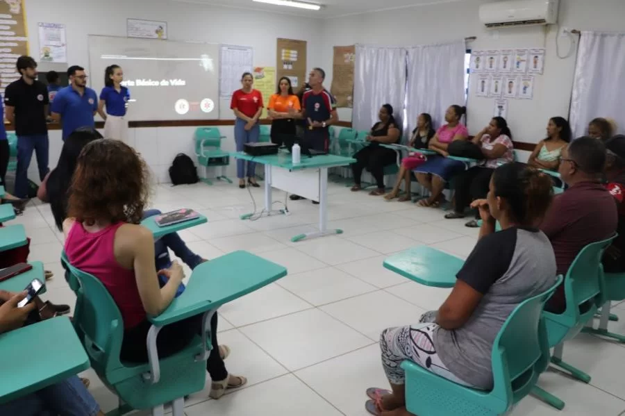 Samuzito: comunidade escolar tem aula de como agir em situações de risco