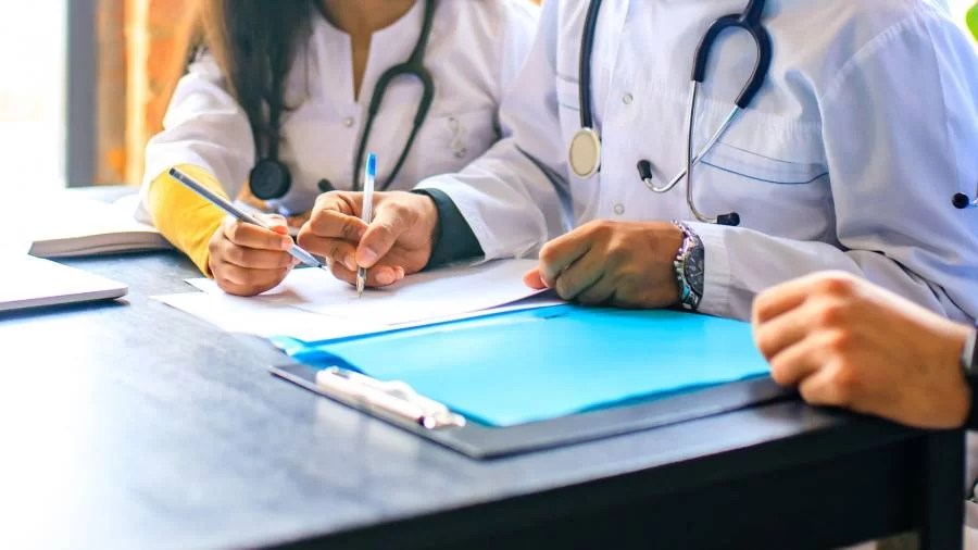 MEC notifica universidades que ofertam curso de medicina sem autorização