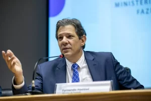 Durante entrevista, Haddad revela "bolão do PT" sobre sua permanÃªncia e diz que quer seguir no cargo