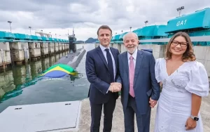 Lula e Macron lançam submarino construído no Brasil com tecnologia francesa