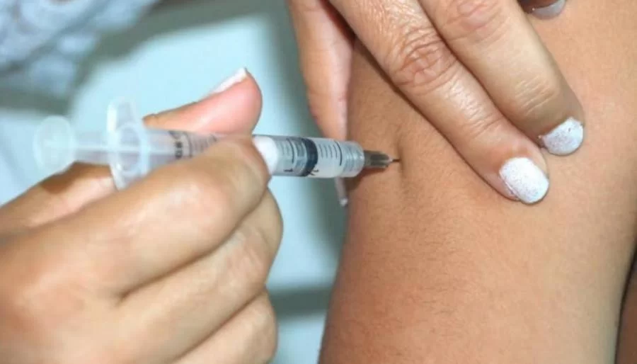 Ministério muda recomendação, e vacina contra o HPV terá dose única; entenda