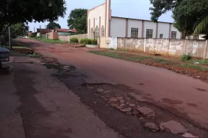 Chuva chega renovando os problemas com o trÃÂ¡fego da avenida Alto ParnaÃÂ­ba setor Santa Rosa