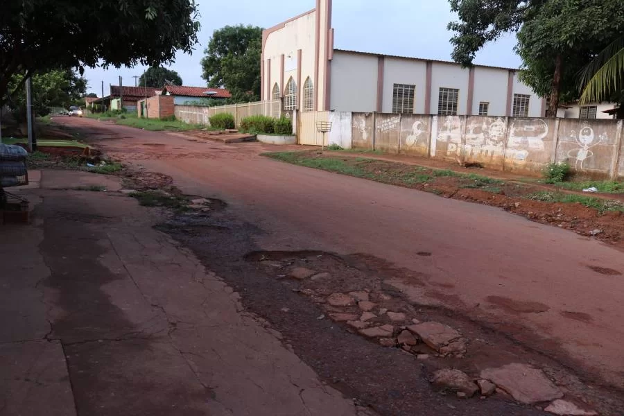 Chuva chega renovando os problemas com o trÃÂ¡fego da avenida Alto ParnaÃÂ­ba setor Santa Rosa