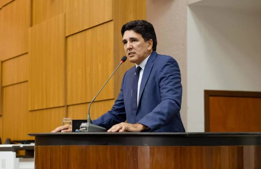 Projeto de Lei proposto por Professor Júnior Geo reserva vagas exclusivas em estacionamentos para pessoas com autismo