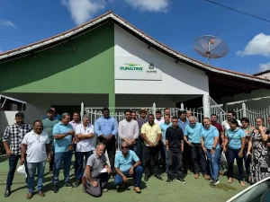 Presidente do Ruraltins, Washington Ayres entrega equipamentos e computadores para Unidade Regional de Colinas