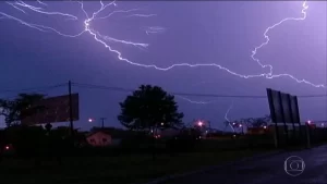 INMET alerta situaÃÂ§ÃÂ£o de perigo em potencial na noite desta quarta-feira; Ventos de 60 km/h sÃÂ£o esperados no TO