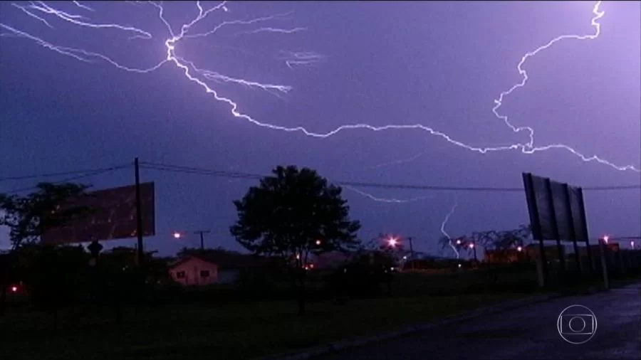 INMET alerta situaÃÂ§ÃÂ£o de perigo em potencial na noite desta quarta-feira; Ventos de 60 km/h sÃÂ£o esperados no TO