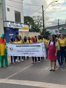 Desfile de Cívico contou com a presença de milhares de pessoas nas principais ruas da cidade de Colinas