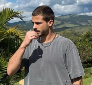 Ator, Lucca Piccon usa redes sociais para lamentar morte de amiga e faz desabafo "Eu cheguei a fazer uns stories dessa perfeição que mostramos no instragram"