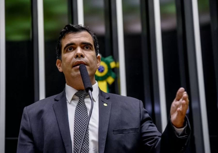 Deputado Ricardo Ayres quer isentar rádios comunitárias do pagamento de direitos autorais