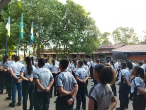 A pedido de Amélio Cayres, governador Wanderlei sanciona Lei que nomeia Colégio Militar em São Miguel do Tocantins