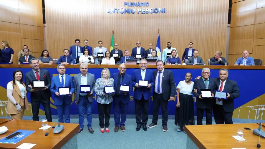 Deputados comemoram Dia do Evangélico com homenagens e apoios