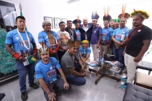 Senador Eduardo Gomes se reúne com lideranças indígenas em Brasília para tratar sobre infraestrutura e investimentos nas aldeias
