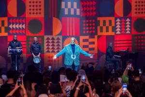 Péricles divulga primeira música do audiovisual ?Calendário – Ao Vivo?