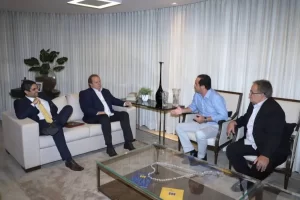 Roberto Pires recebe o governador Mauro Carlesse e equipe na FIETO em Palmas