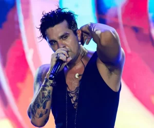 Luan Santana apresenta o seu festival debaixo de chuva e emociona público em Salvador