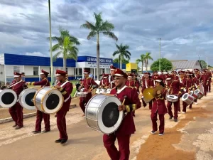 Desfile CÃÂ­vico marca 55ÃÂº aniversÃÂ¡rio de Alvorada