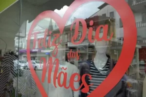 Dia das Mães: mesmo com preços mais salgados que em 2023, movimentação no comércio deve aquecer mercado