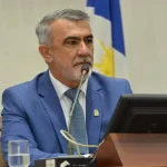 Amélio fica em xeque: por que não arquivou o impeachment de Wanderlei quando a base pedia o fim da crise? Assista o vídeo de Cayres comentando o assunto