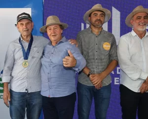 Deputado Vilmar homenageia agropecuarista pioneiro com a comenda do Agro