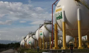 Petrobras pode revisar termos de compromisso nas áreas de refino e gás