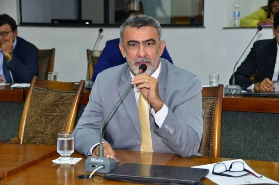 Candidatura Ã  reeleição de Amélio Cayres para presidÃªncia da Assembleia mostra sua capacidade de articulação e revela nova estratégia do grupo de Wanderlei Barbosa