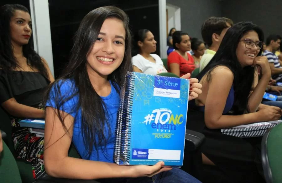 Estudantes de GuaraÃÂ­ participam de projeto preparatÃÂ³rio para o Enem
