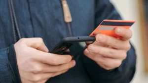 Saiba como se prevenir de fraudes e golpes ao fazer compras na internet