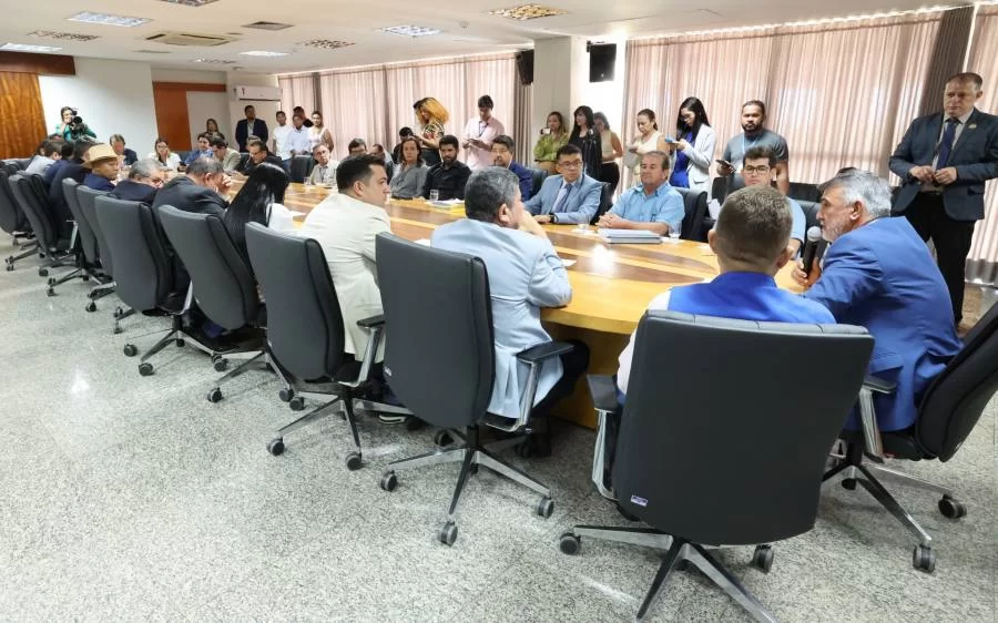 Deputados do Tocantins assinam contrato para construção de prédio milionário com dinheiro público