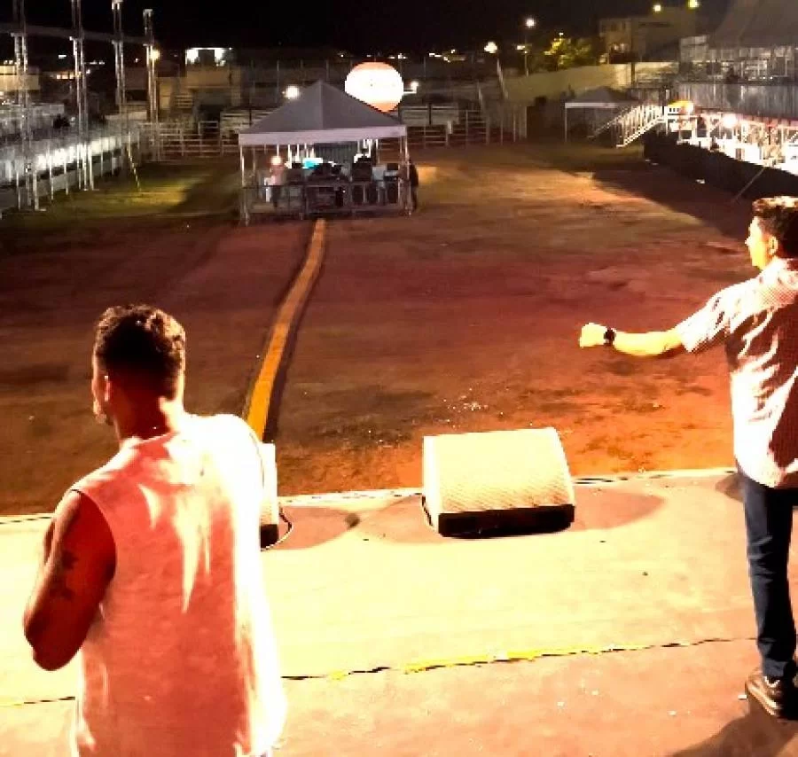 Sertanejos são surpreendidos com show sem público, em Araguaína