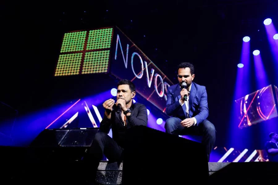 Zezé di Camargo e Luciano emocionam público com show no dia dos namorados