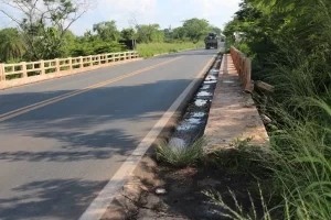 Trecho da BR 153: Lateral de ponte sobre cÃÂ³rrego capivara estÃÂ¡ deteriorada