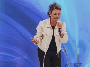 Nivea Soares lança novo single "como um chamado Ã  esperança e adoração"