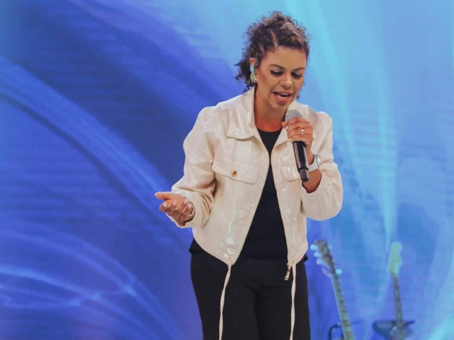 Nivea Soares lança novo single "como um chamado Ã  esperança e adoração"