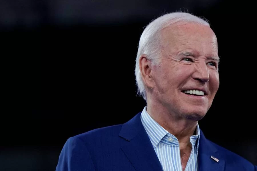 Em meio a pressões para desistir de candidatura, Joe Biden garante que permanecerá