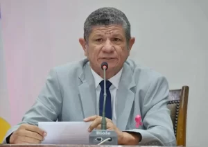 Em meio a processo por não pagamento de divida, Ivory de Lira desiste de candidatura