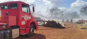 Bombeiros usam caminhão-pipa para apagar incÃªndio no TO