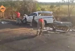 Acidente com carro funerário e mais trÃªs veículos se envolvem em engavetamento na BR-153 e deixa feridos próximo a Colinas