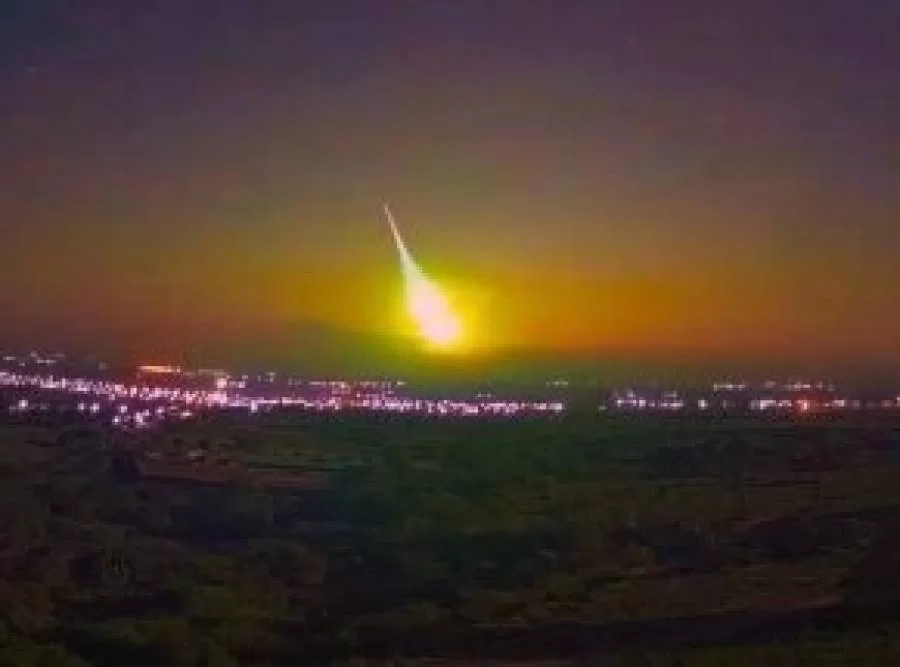 Cidades do Nordeste registram momento em que meteoro ilumina o céu