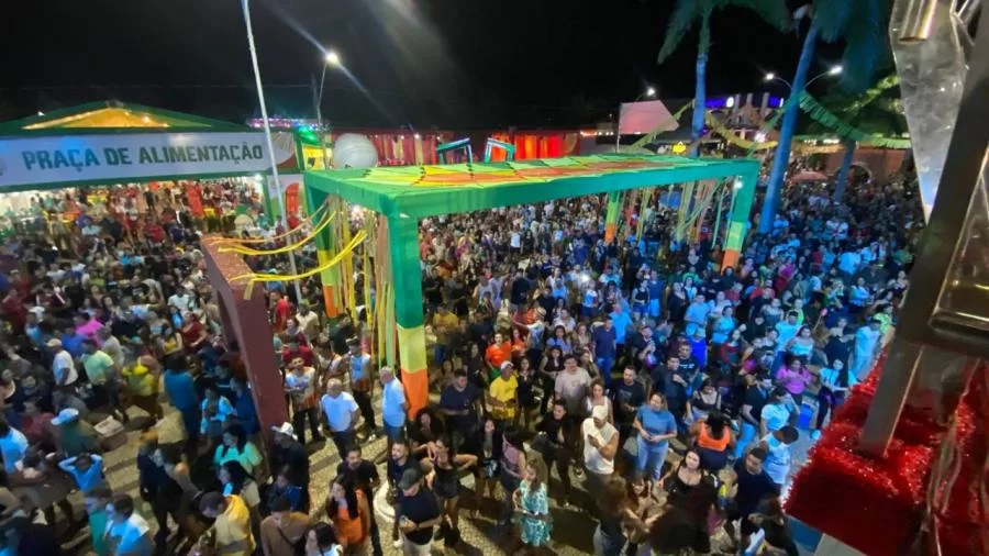 Milhares de foliões participam da primeira noite do Miracaxi 2024 em Miracema